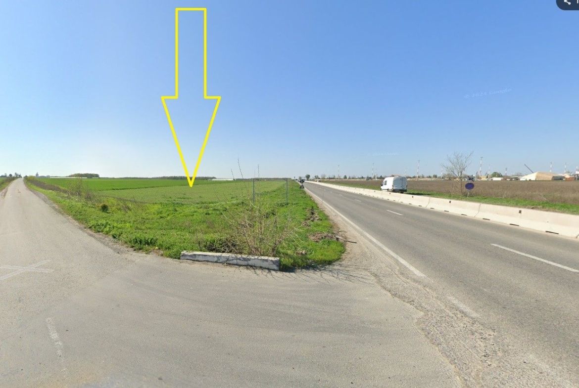 Teren Intravilan 4,5 ha – Poziție Strategică vis-à-vis de Aeroportul MK