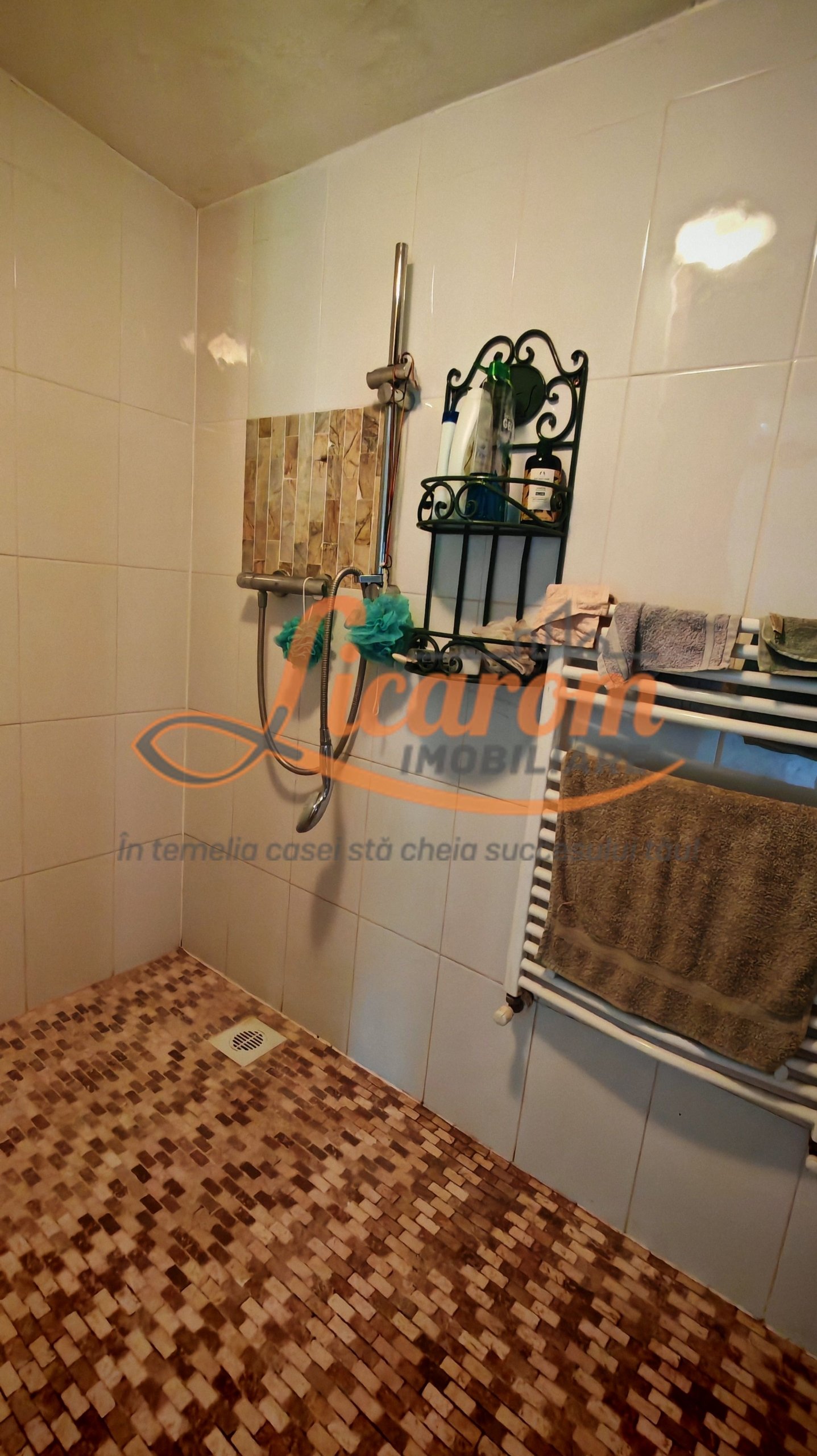 a6897753e4c04fadb80e2437f15680ac-1