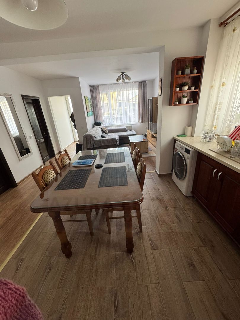 Casa 4 camere 2 bai balcon curte si 2 locuri parcare in Arhitectilor