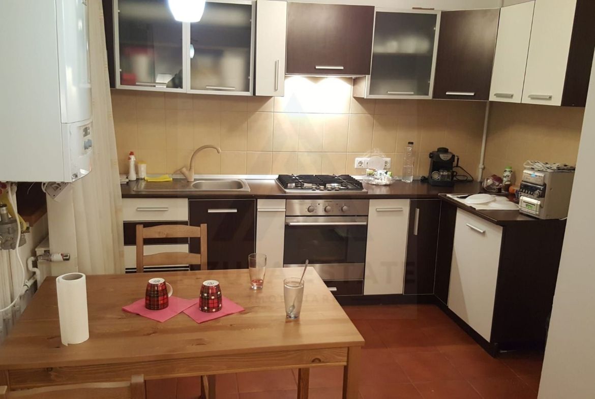 Aapartament renovat 4 camere etaj 2 suprafata 84.66 mp in Piata Cluj - foto 4