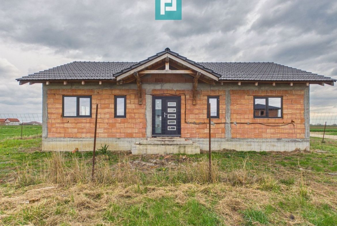 Casa nouă la roșu în Zimandcuz