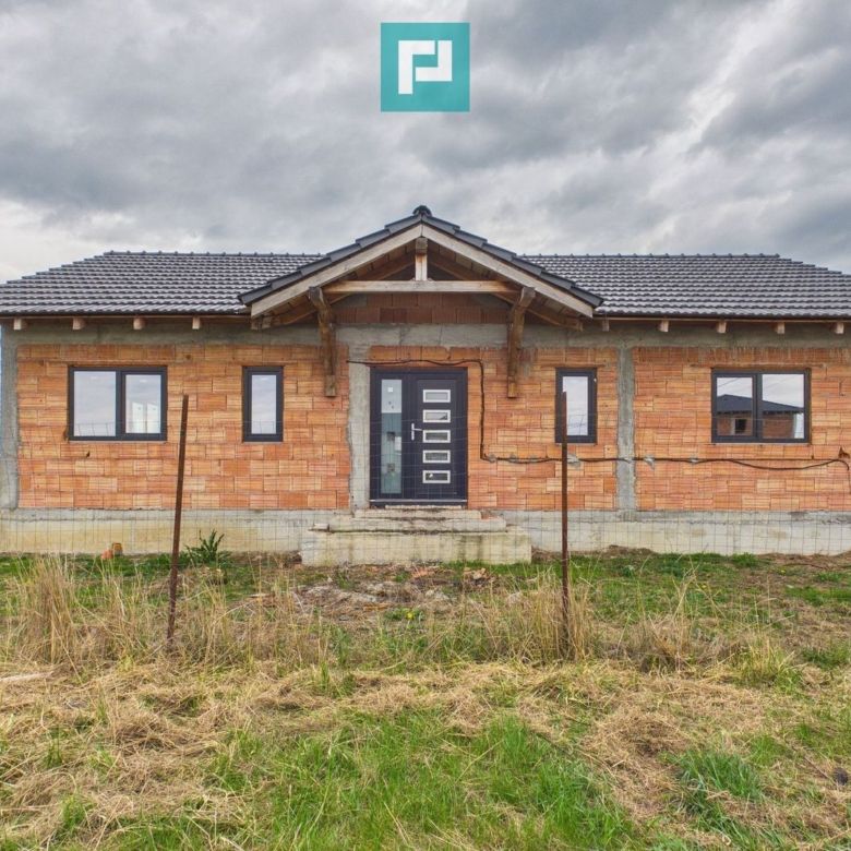 Casa nouă la roșu în Zimandcuz