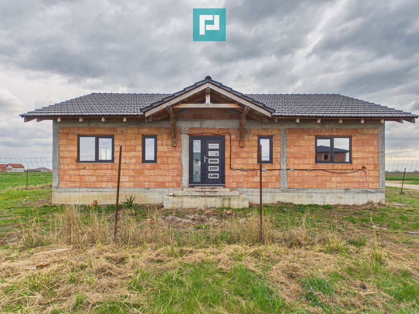 Casa nouă la roșu în Zimandcuz Casa nouă la roșu în Zimandcuz