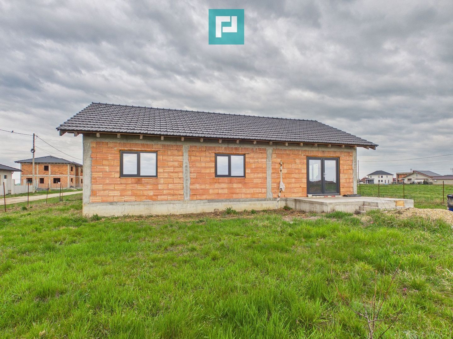 Casa nouă la roșu în Zimandcuz Casa nouă la roșu în Zimandcuz