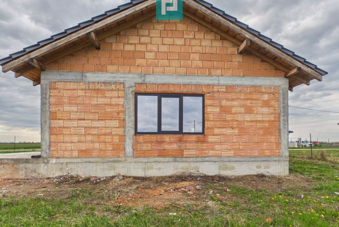Casa nouă la roșu în Zimandcuz