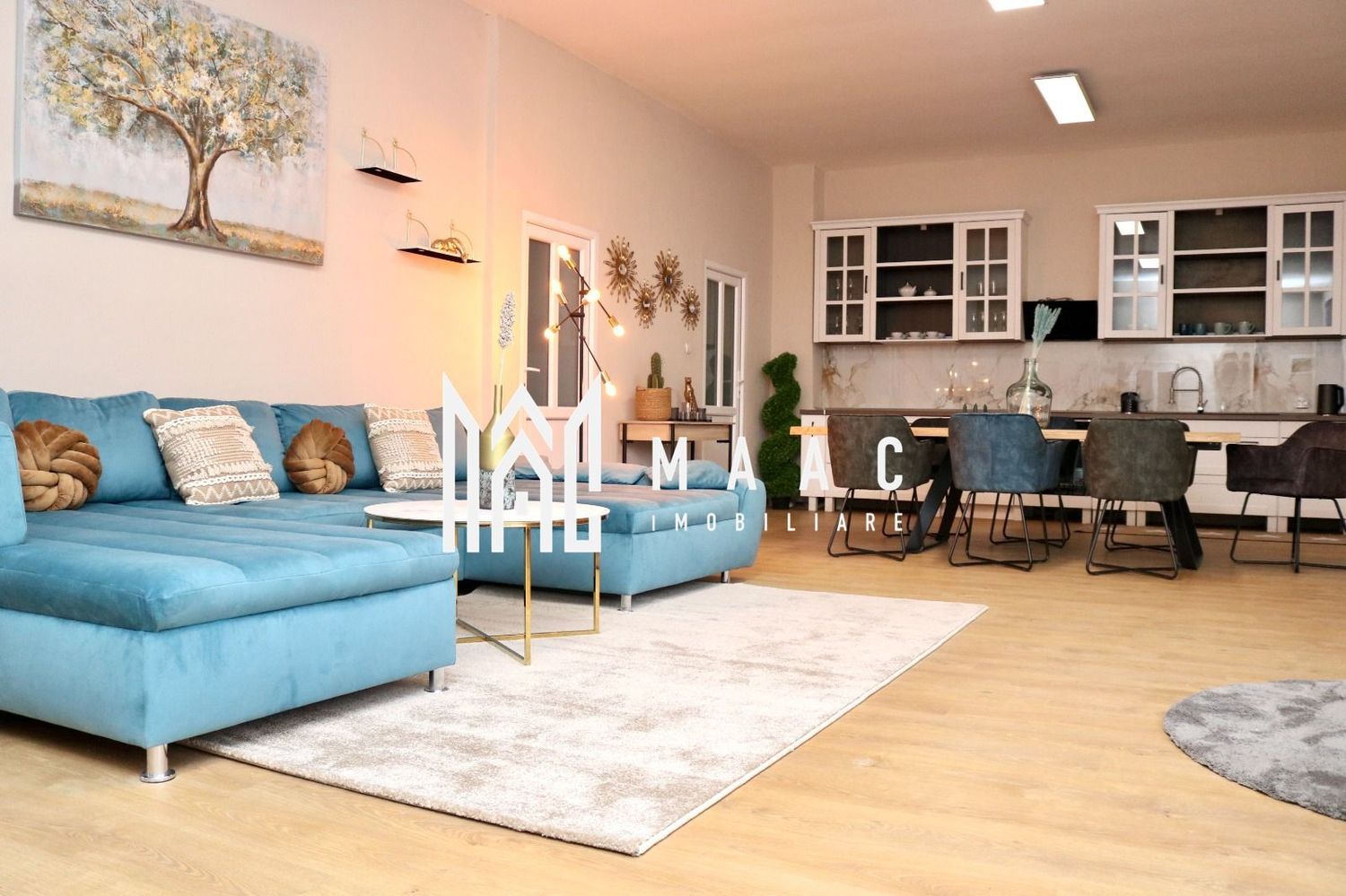 Apartament 4 camere | 2 bai | Modern | Curte | Central