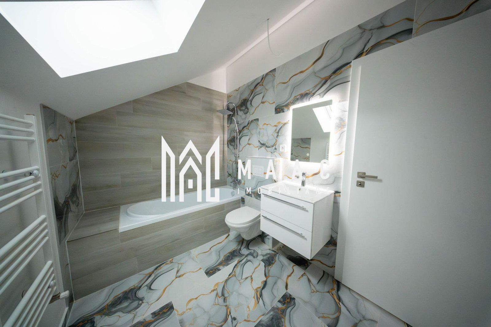 anBn-9180 Penthouse 4 camere | 116 MP | Modern | La cheie