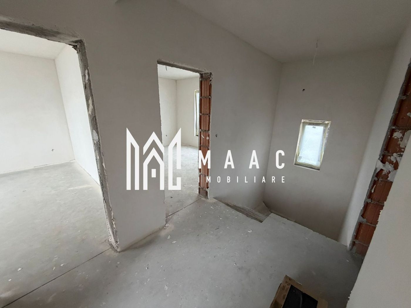 anBn-9959 Casă Tip Duplex | 4 Camere | 2 Balcoane | Terasă | Șura Mică