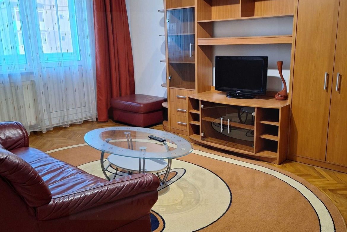Apartament 84 mp utili 4 camere 3 dormitoare 2 balcoane zona Strand I