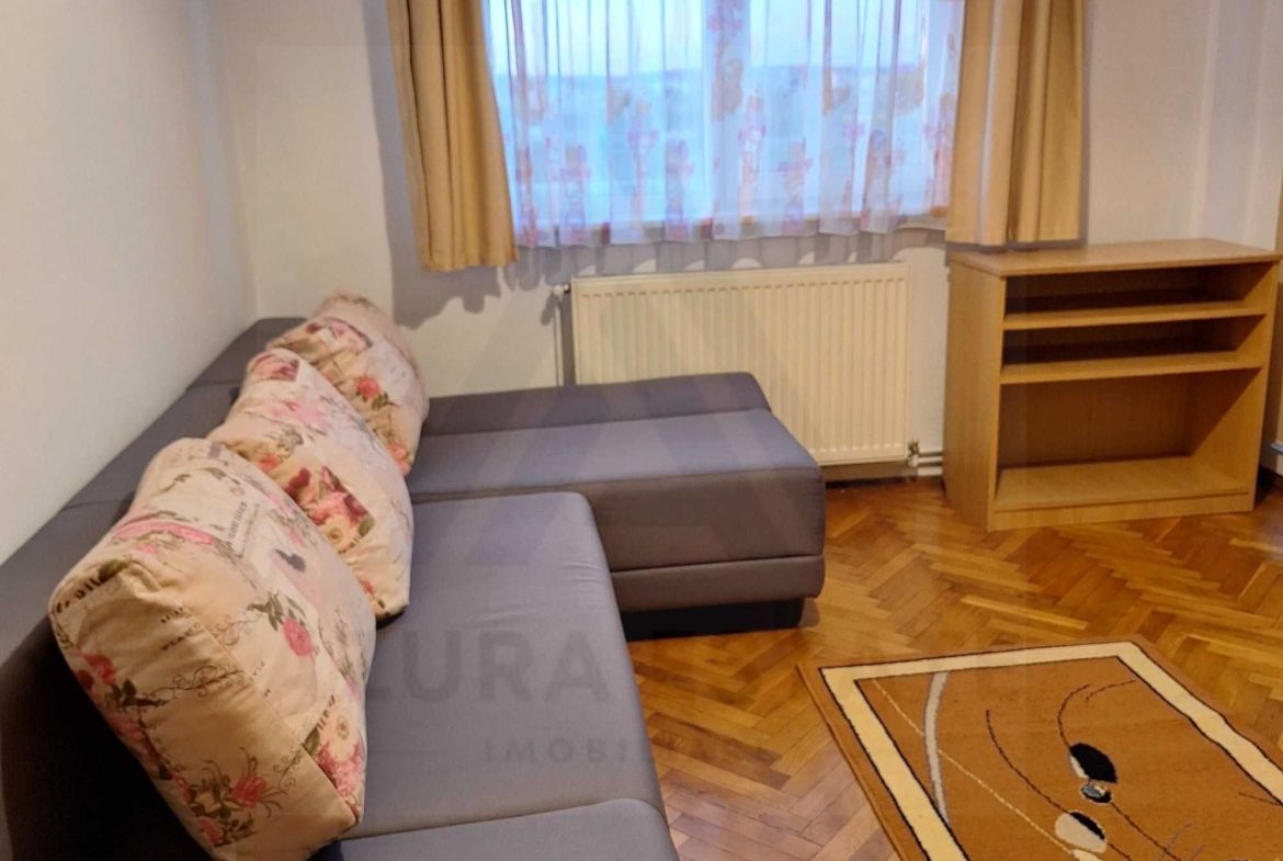 Apartament 84 mp utili  4 camere 3 dormitoare 2 balcoane  zona Strand I