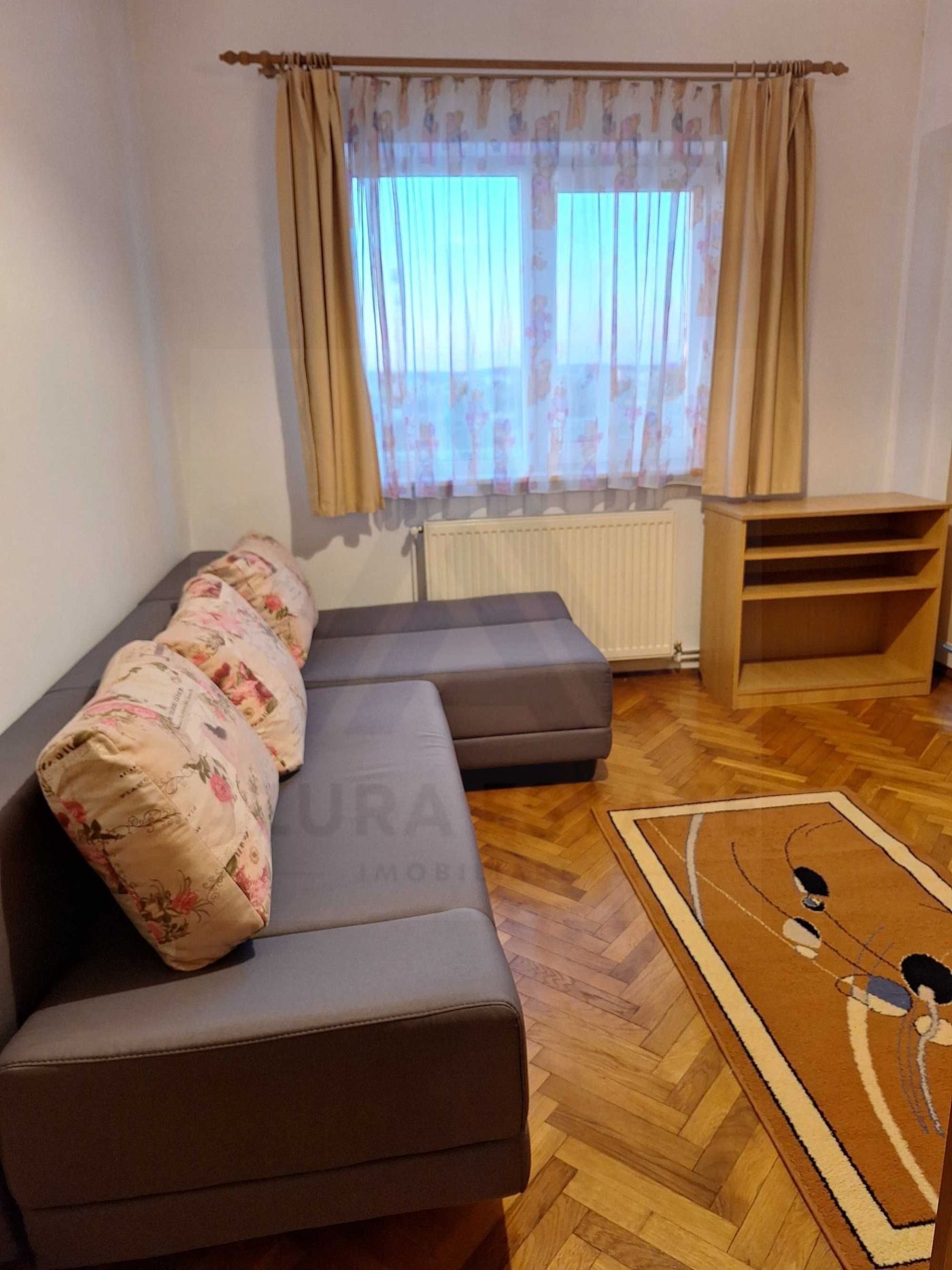 d0d77bee93d8401d962f93a816a15b20-2 Apartament 84 mp utili 4 camere 3 dormitoare 2 balcoane zona Strand I
