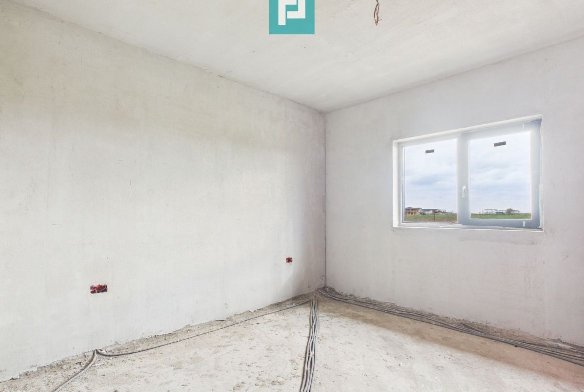 Casa nouă la roșu în Zimandcuz