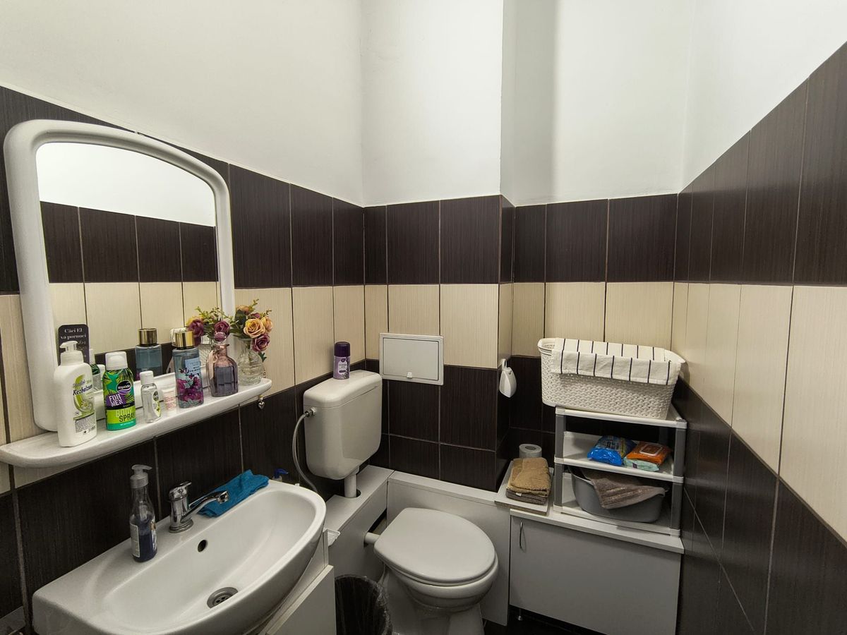 Spatiu comercial, ultracentral, Republicii, Oradea. 600 E/lună. Com 0