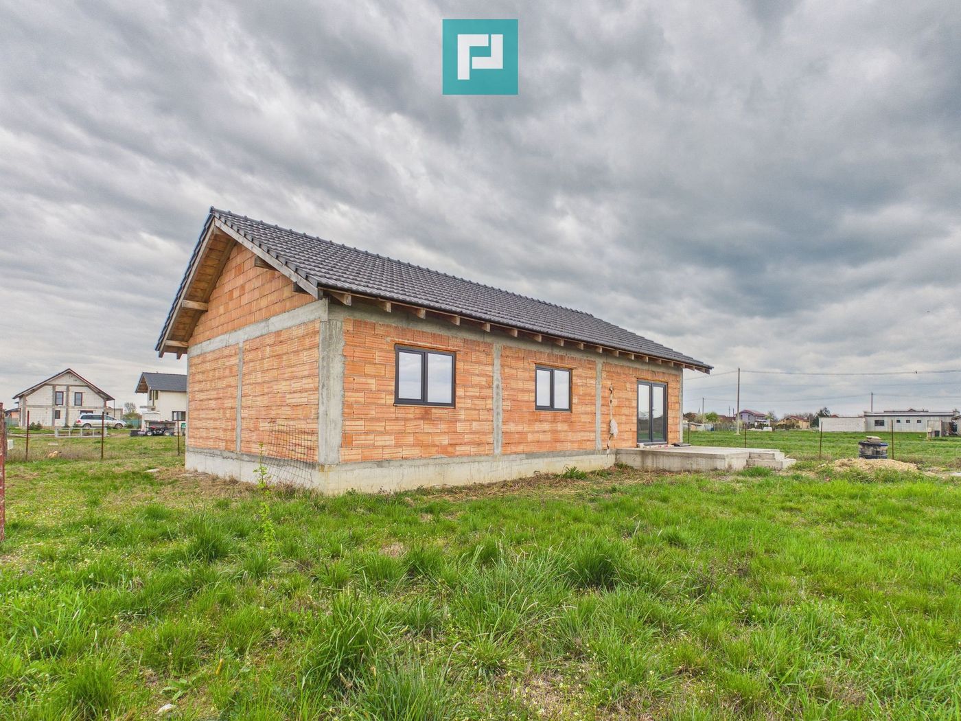 Casa nouă la roșu în Zimandcuz
