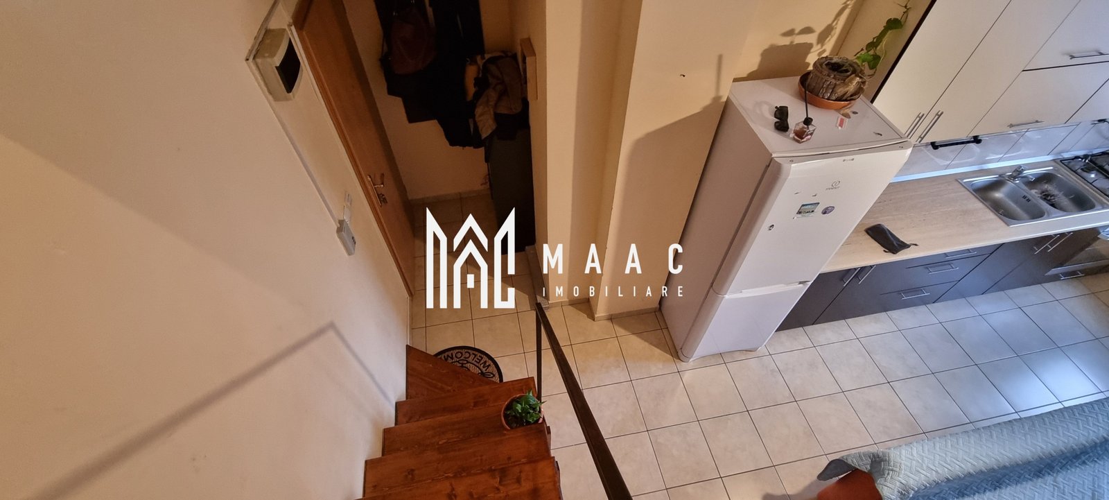 ef9734c856fe4c34901cb235df1b21f7-1