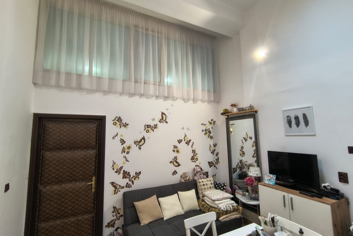 Spatiu comercial, ultracentral, Republicii, Oradea. 600 E/lună. Com 0