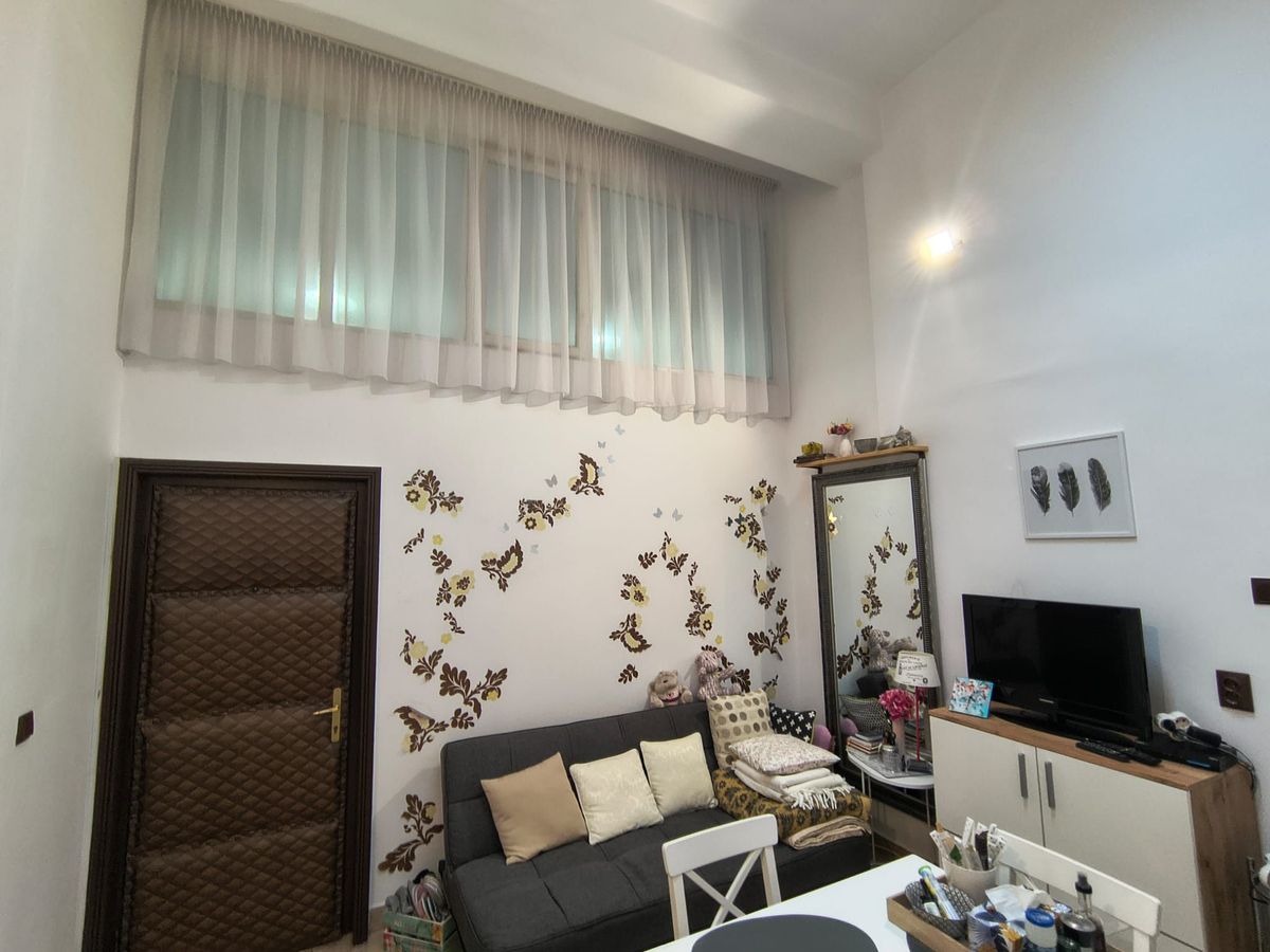 Spatiu comercial, ultracentral, Republicii, Oradea. 600 E/lună. Com 0