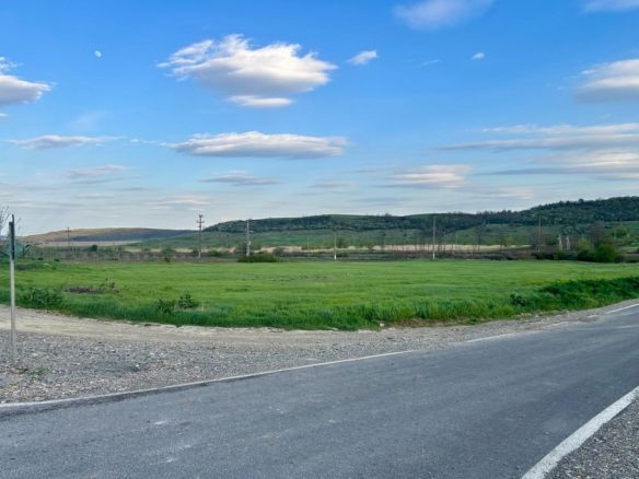 Teren 1.1 Ha Intravilan Sîrca Iași la E85 E583 DN28 PUZ Aprobat