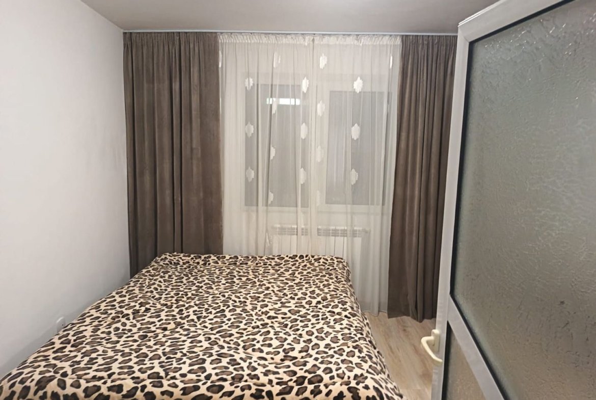 De vanzare apartament 3 camere – Micro 40 – Parter cu gradina