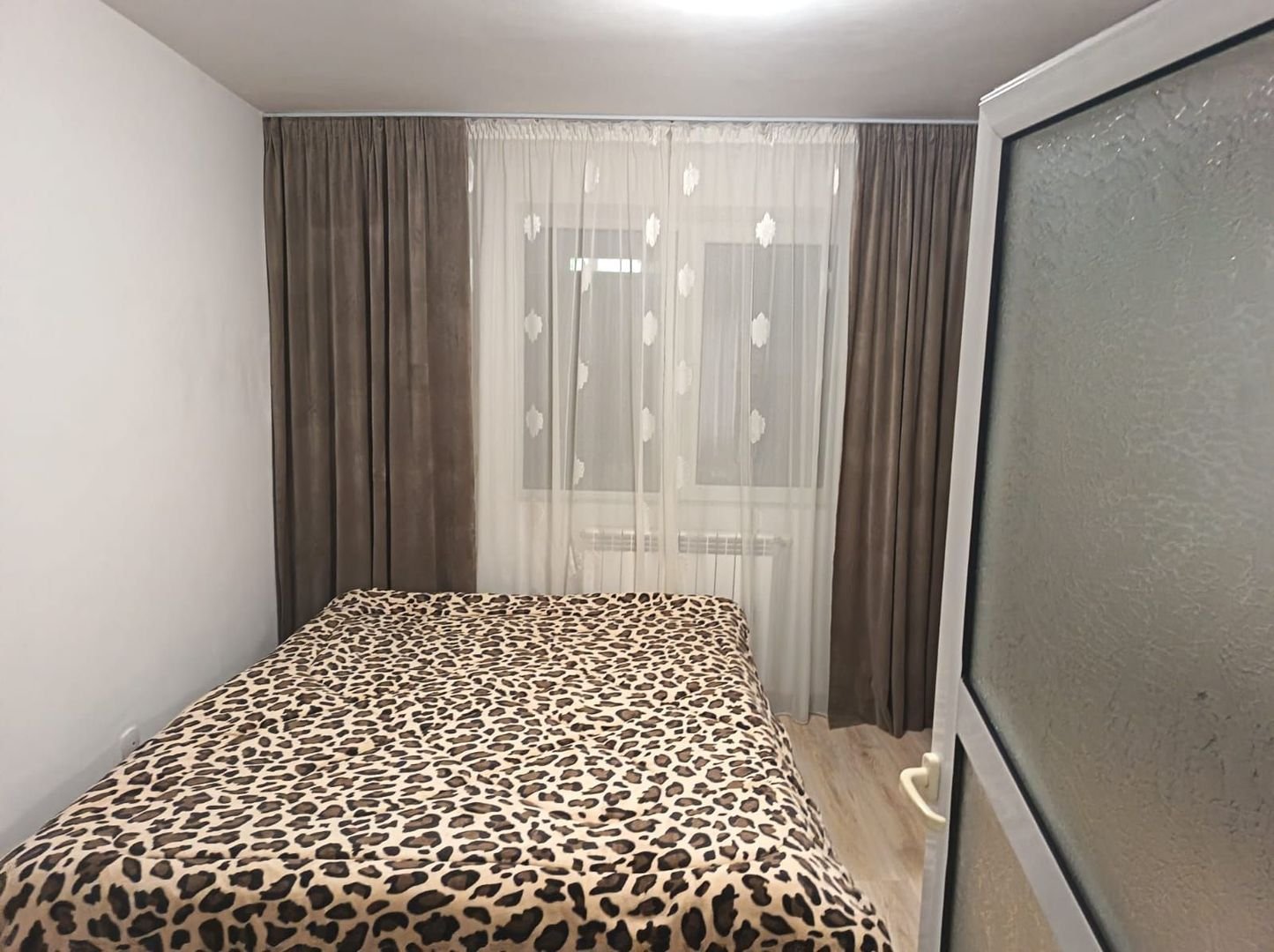De vanzare apartament 3 camere – Micro 40 – Parter cu gradina