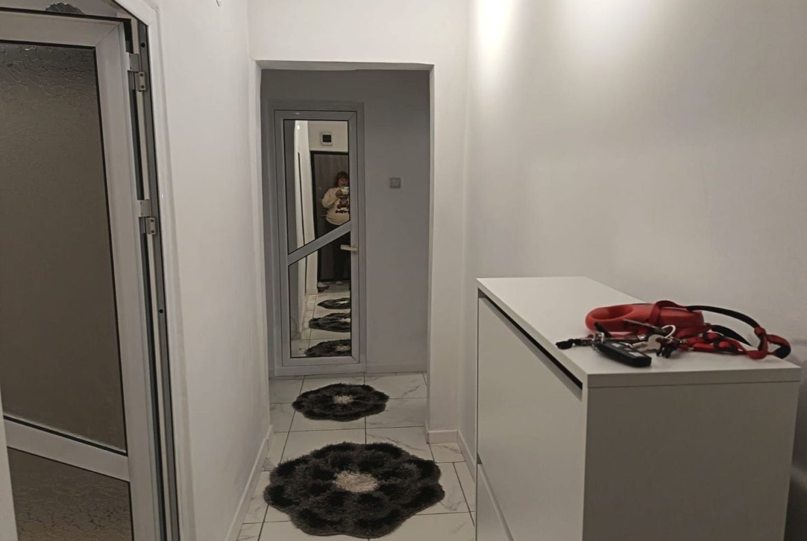 De vanzare apartament 3 camere – Micro 40 – Parter cu gradina