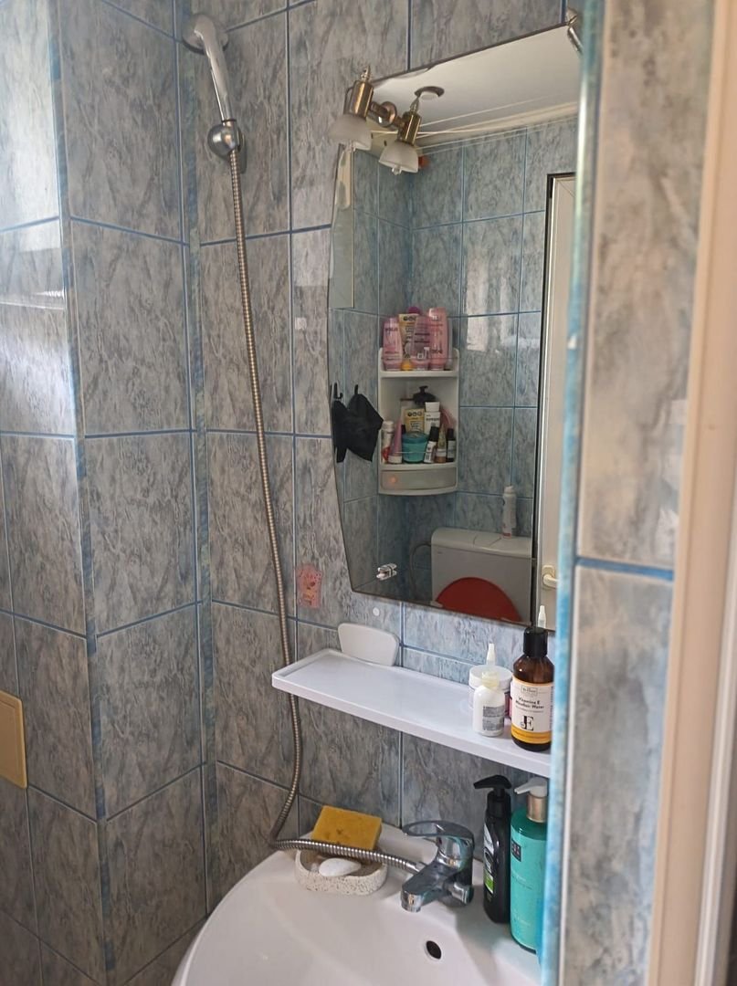 De vanzare apartament 3 camere – Micro 40 – Parter cu gradina