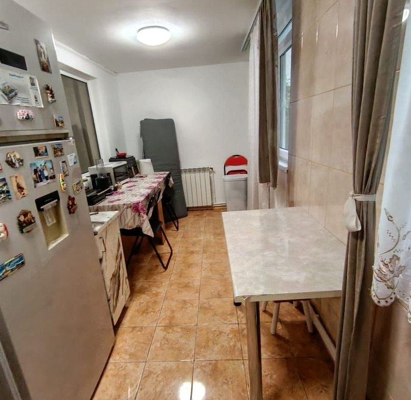 De vanzare apartament 3 camere – Micro 40 – Parter cu gradina