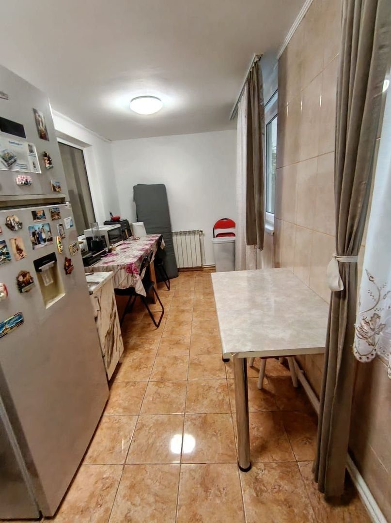 De vanzare apartament 3 camere – Micro 40 – Parter cu gradina