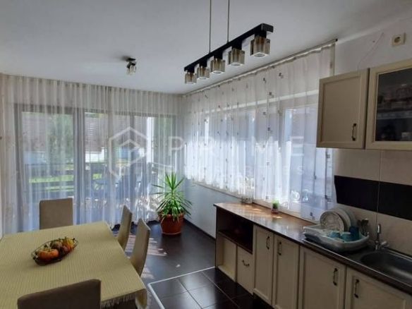 Casă individuală elegantă – Corunca, curte spațioasă