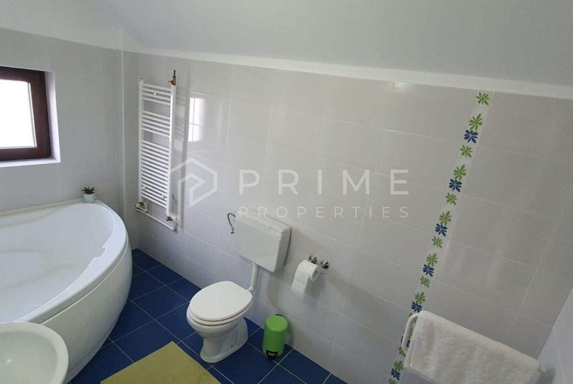 Casă individuală elegantă – Corunca, curte spațioasă