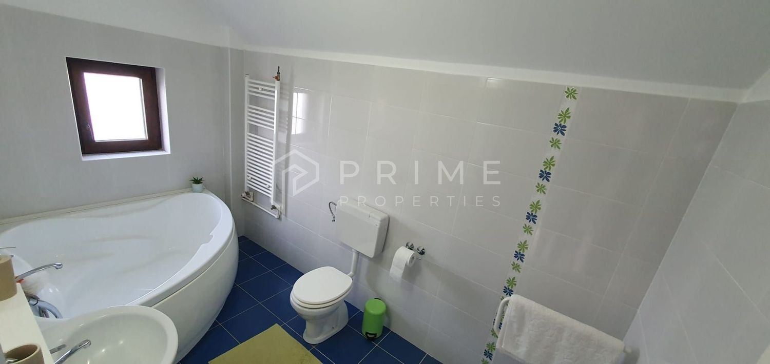 Casă individuală elegantă – Corunca, curte spațioasă