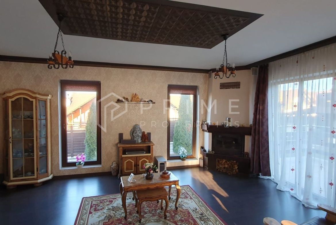 Casă individuală elegantă – Corunca, curte spațioasă