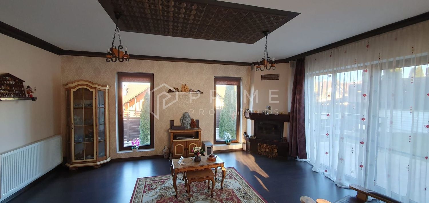 Casă individuală elegantă – Corunca, curte spațioasă