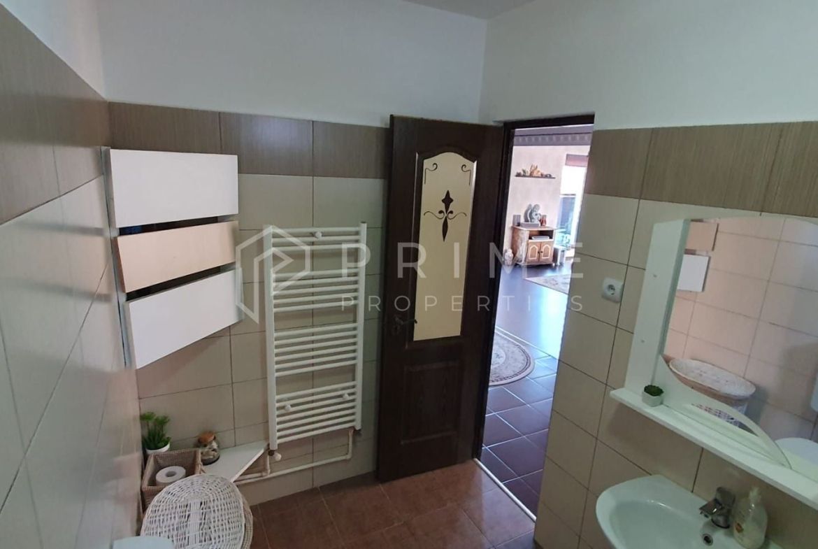 Casă individuală elegantă – Corunca, curte spațioasă