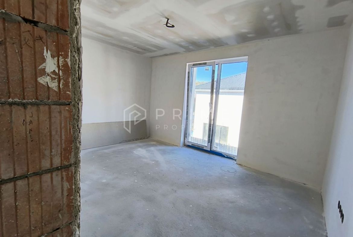 Construcție nouă, zonă liniștită – case 3 dormitoare, teren 250 mp