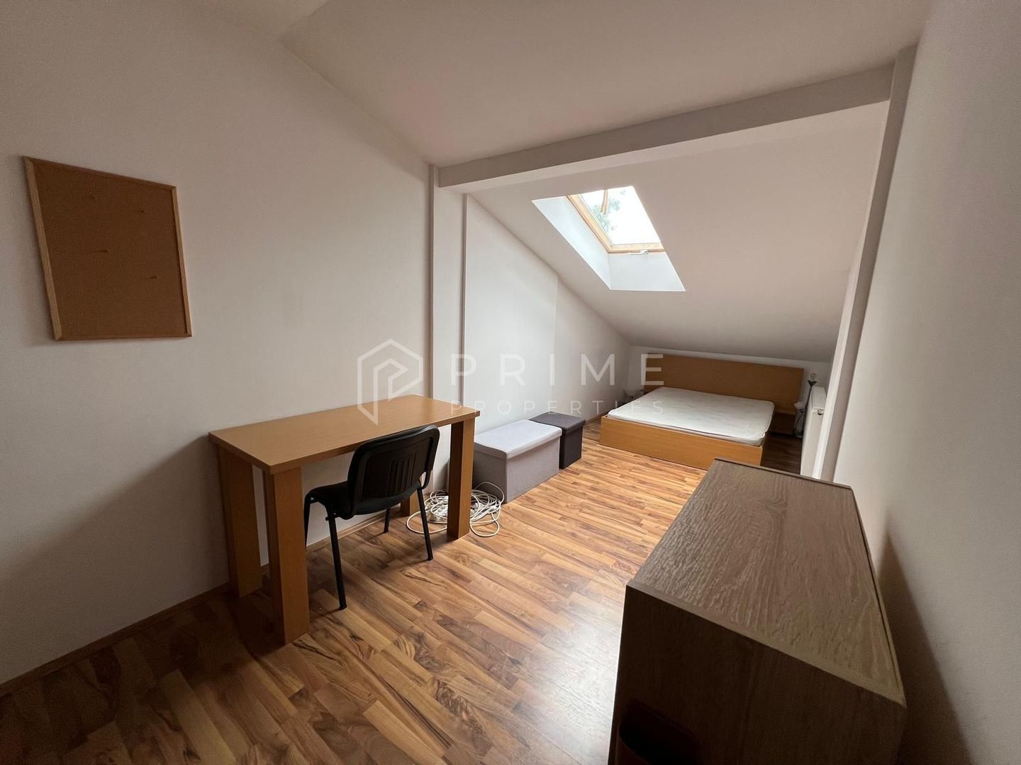 Apartament penthouse modern de vânzare, 4 camere, în Cornișa