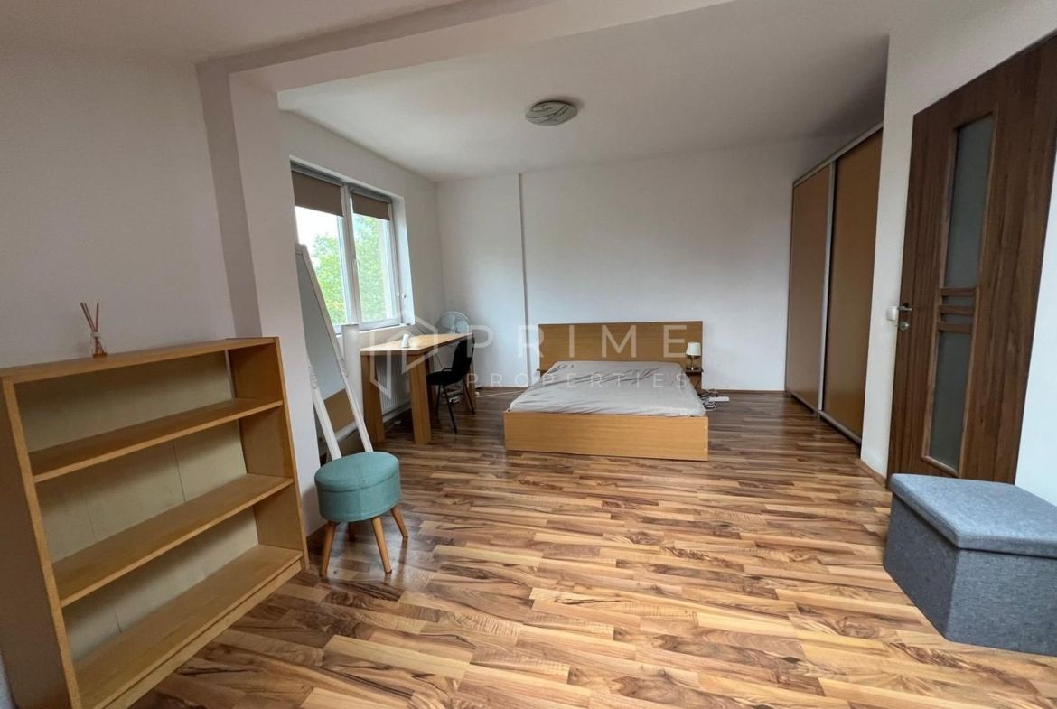 Apartament penthouse modern de vânzare, 4 camere, în Cornișa