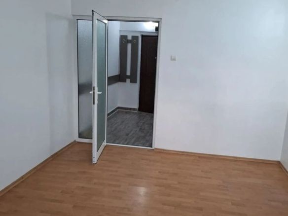 De inchiriat garsoniera pentru birou, bl. A, Tiglina 1, 250 euro