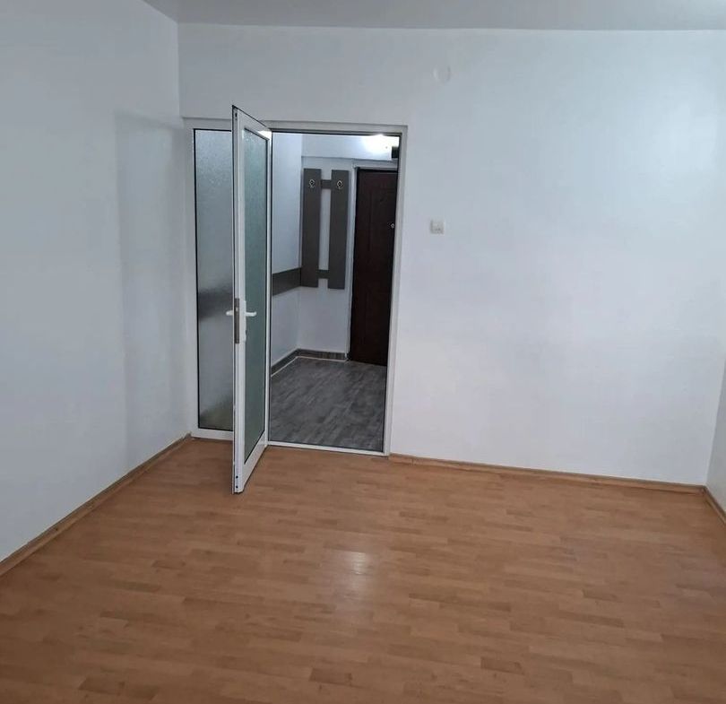De inchiriat garsoniera pentru birou, bl. A, Tiglina 1, 250 euro