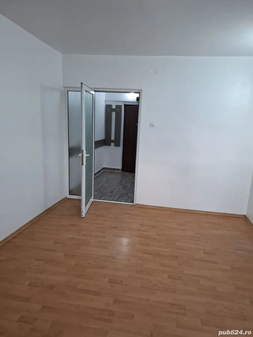 De inchiriat garsoniera pentru birou, bl. A, Tiglina 1, 250 euro