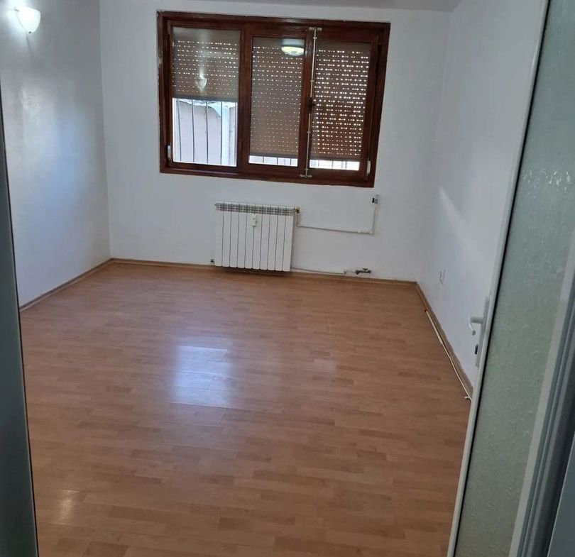 De inchiriat garsoniera pentru birou, bl. A, Tiglina 1, 250 euro