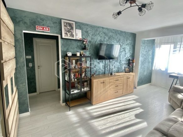 Apartament cu 2 camere, renovat și mobilat – Vedere panoramică