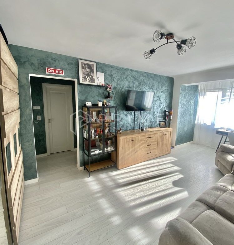 Apartament cu 2 camere, renovat și mobilat – Vedere panoramică