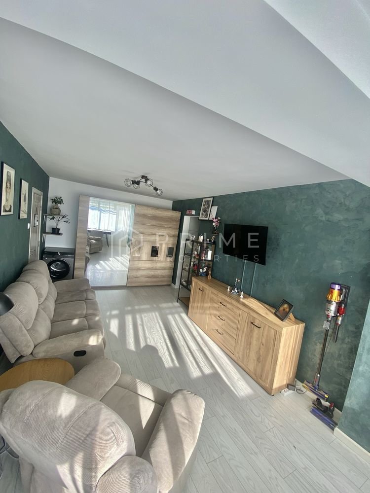 Apartament cu 2 camere, renovat și mobilat – Vedere panoramică