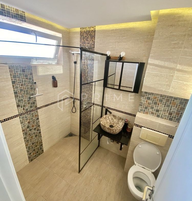 Apartament cu 2 camere, renovat și mobilat – Vedere panoramică