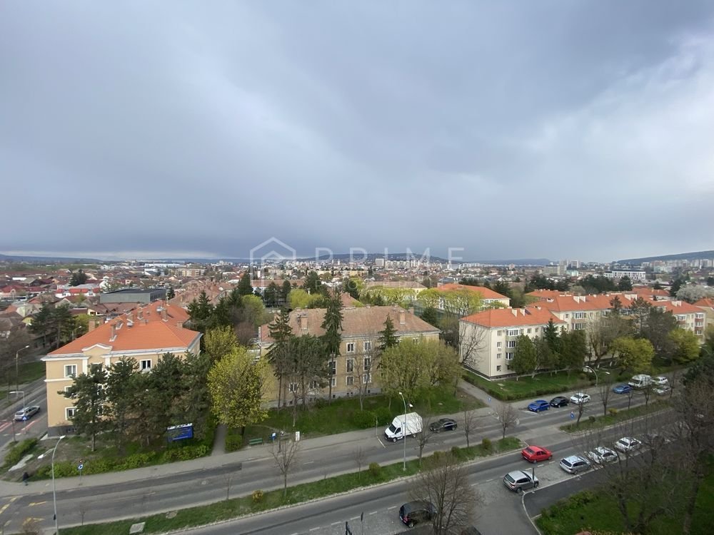 Apartament cu 2 camere, renovat și mobilat – Vedere panoramică