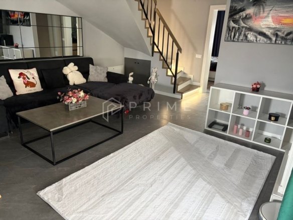Casă tip duplex complet amenajată, semimobilată