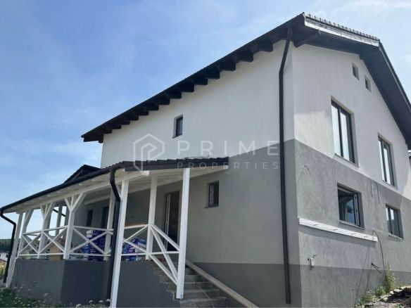 Casă tip duplex complet amenajată, semimobilată