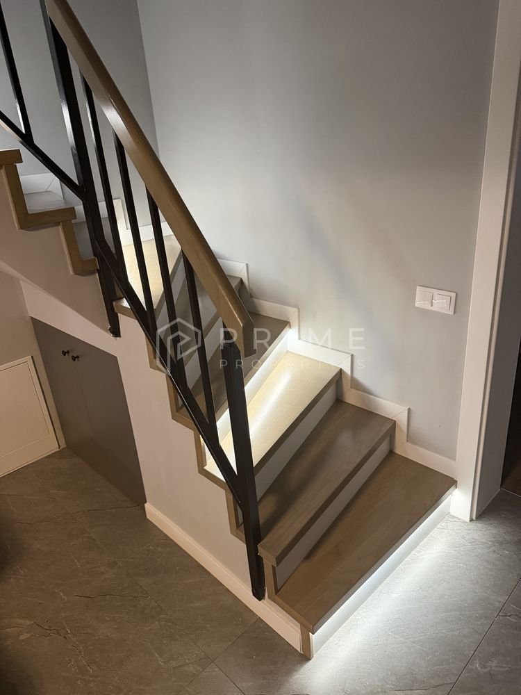 Casă tip duplex complet amenajată, semimobilată