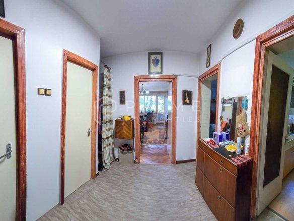 Apartament spațios cu 3 camere, decomandat – Zona 7 Noiembrie / UMFST